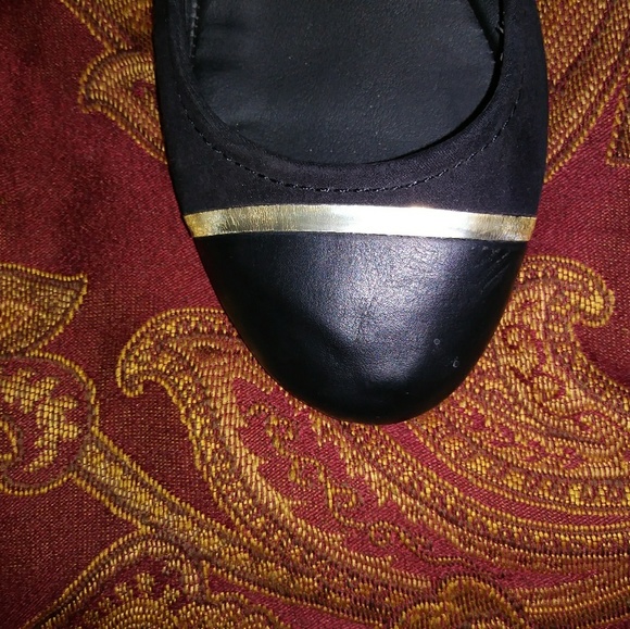 Flats💛 - Picture 3 of 7